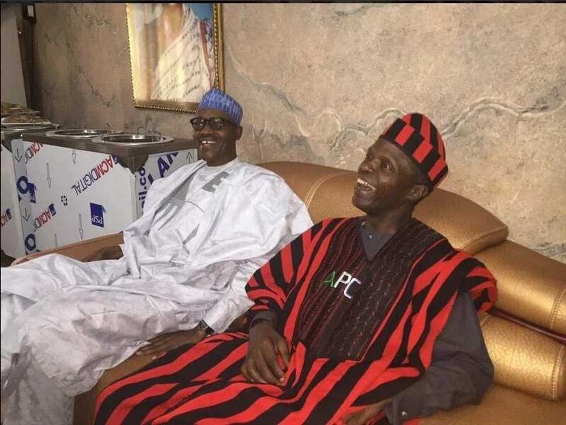 Idoma traditional attire on Obasanjo