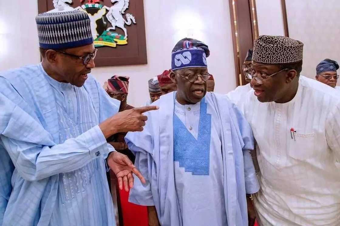 President Buhari hosts APC southwest leaders to dinner (photos) President Buhari hosts APC southwest leaders to dinner (photos)