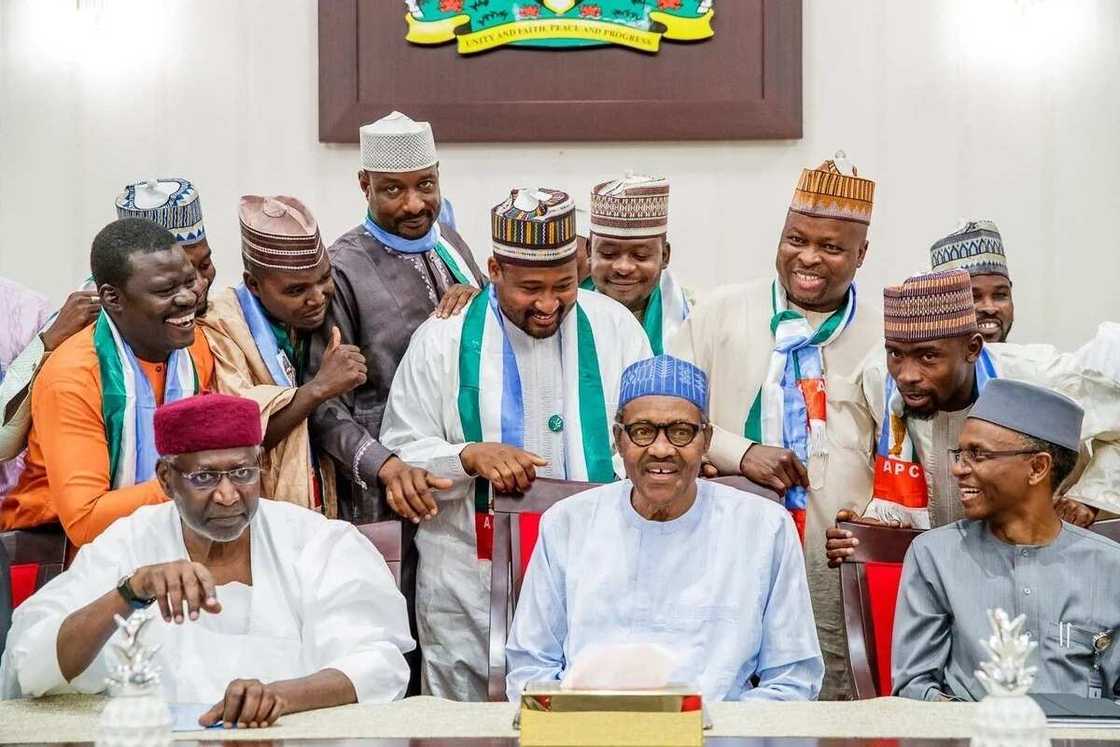 Shugaba Buhari ya karbi bakuncin jaruman fina-finan Hausa maza da mata, hotuna Shugaba Buhari ya karbi bakuncin jaruman fina-finan Hausa maza da mata, hotuna