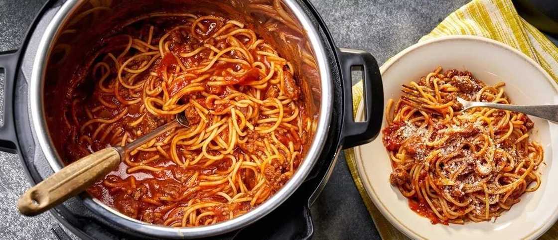 How to make spaghetti Bolognese with Dolmio