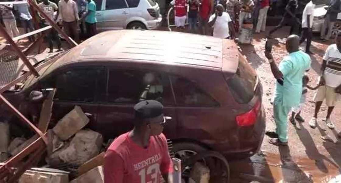 Masifa ba’a sa maki rana: Yadda wani Tankin ruwa ya diro akan Motoci Masifa ba’a sa maki rana: Yadda wani Tankin ruwa ya diro akan Motoci