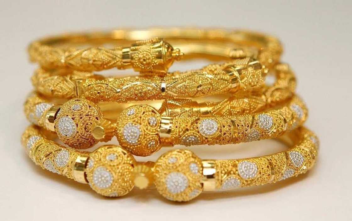 Uses of gold Uses of gold