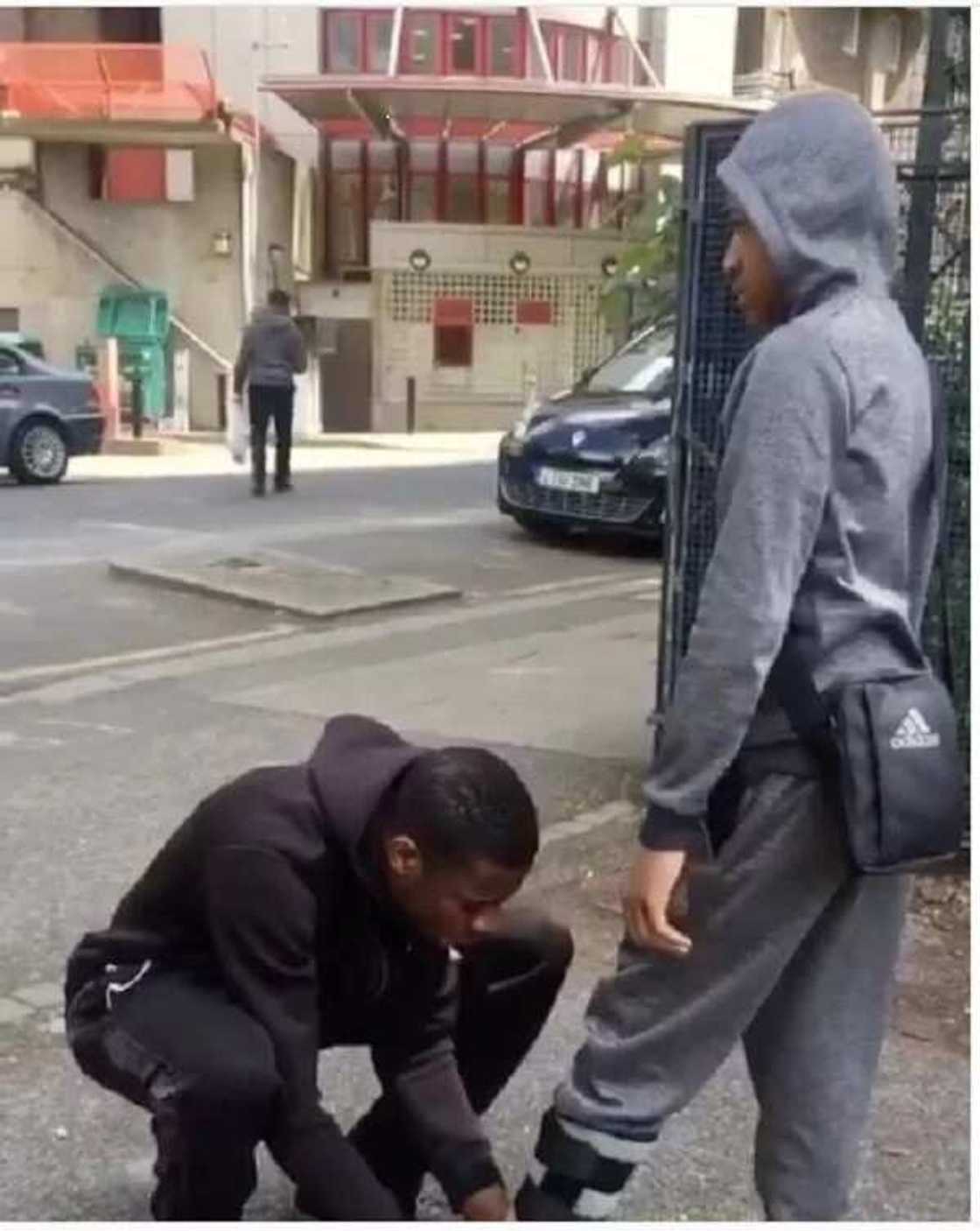 Nigerian pastor spotted performing miracle on the street of London Nigerian pastor spotted performing miracle on the street of London