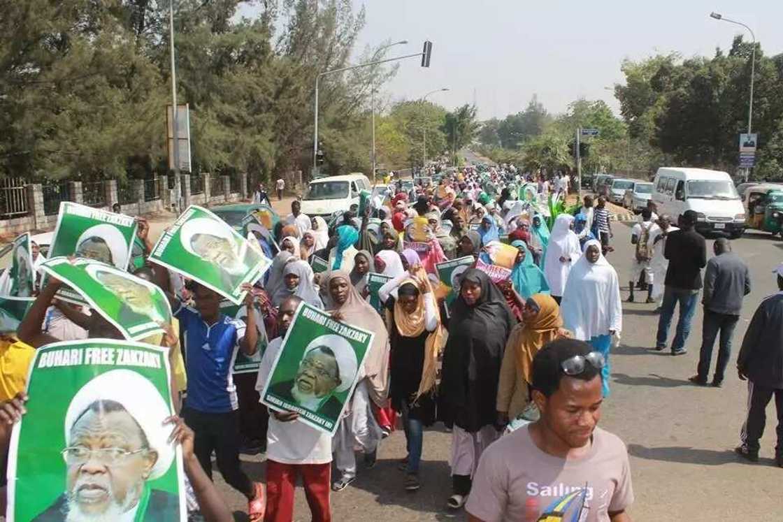 Yanzu Yanzu: Yan shi’a dake zanga-zanga sun kora jami’an yan sanda a Abuja