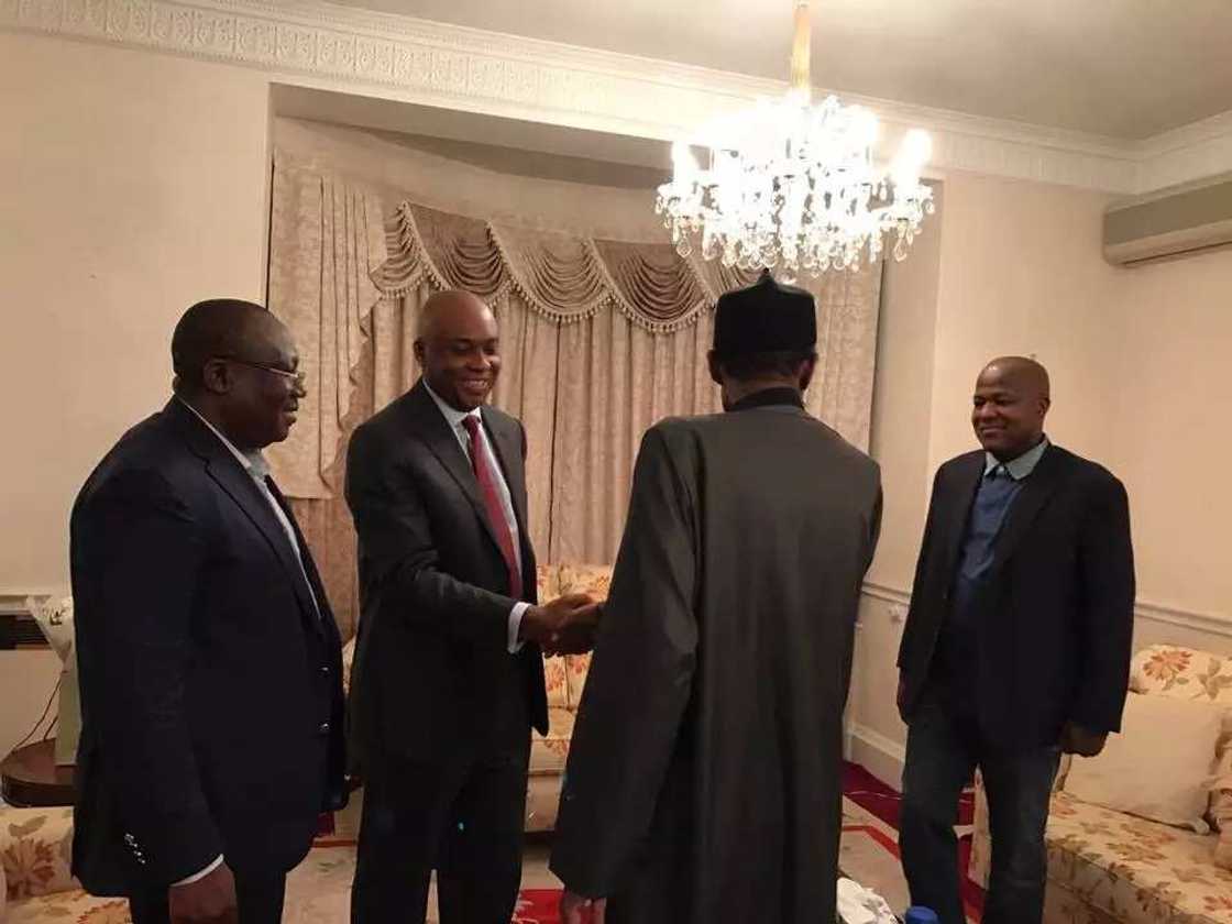 Buhari meeting with Saraki, Dogara, other lawmakers in Abuja House, London (PHOTOS) Buhari meeting with Saraki, Dogara, other lawmakers in Abuja House, London (PHOTOS)