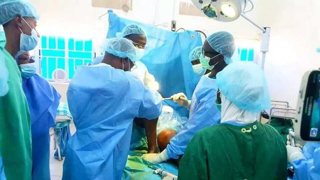 Asibiti ta gudanar da aikin canjin gwiwa a Wamakko Asibiti ta gudanar da aikin canjin gwiwa a Wamakko