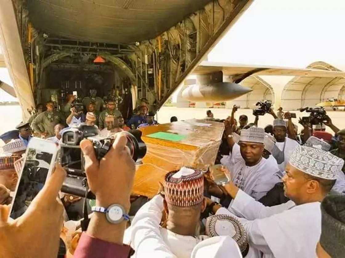 HOTUNAN yayinda gawar Danmasanin Kano ta isa jihar Kano