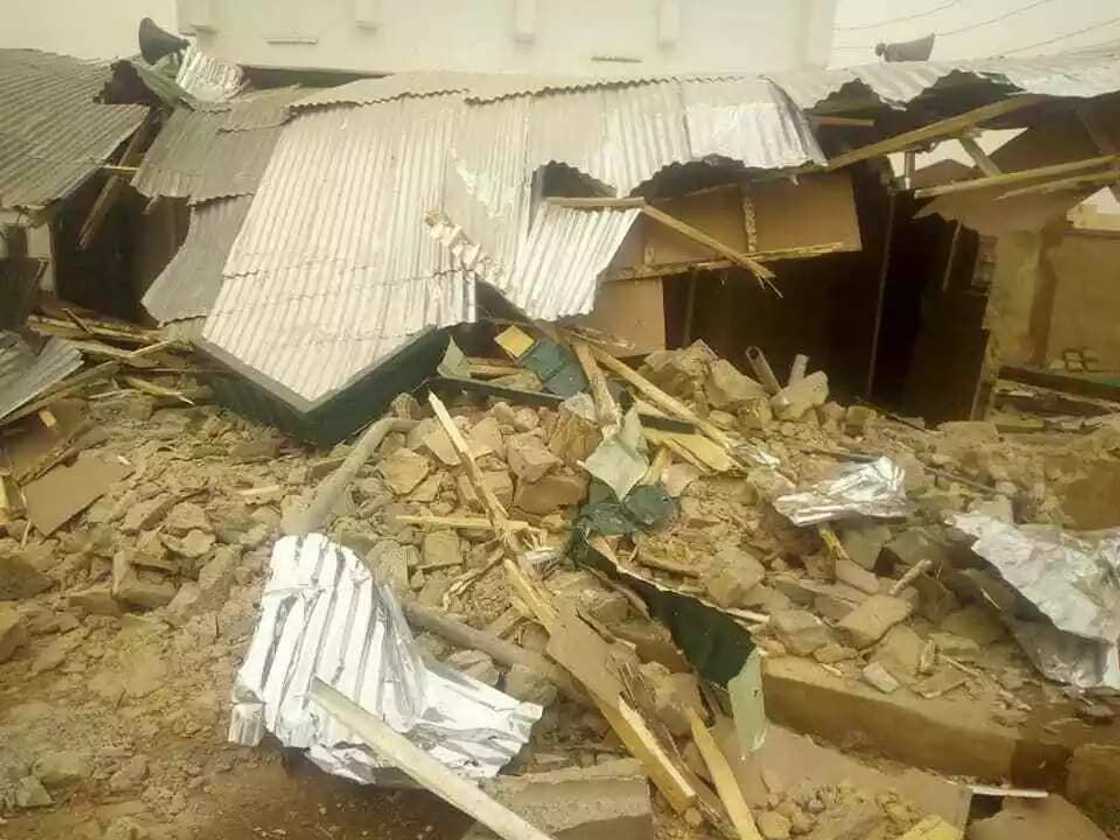 Wutar lantarki ta aika da wani mutumi lahira yayin da yake kokarin satar wayoyin lantarki Wutar lantarki ta aika da wani mutumi lahira yayin da yake kokarin satar wayoyin lantarki