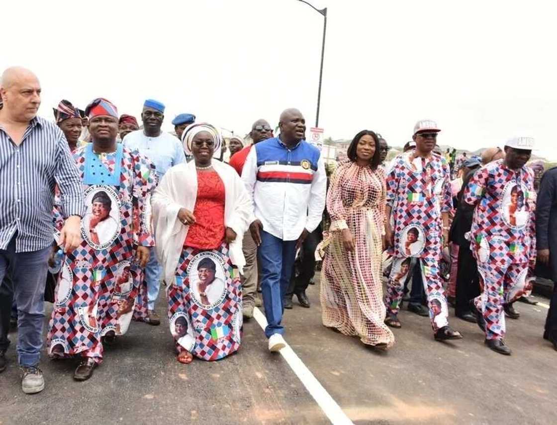 Ambode presents 21 roads to Lagosians as Easter gift, says he is creating new economy Ambode presents 21 roads to Lagosians as Easter gift, says he is creating new economy