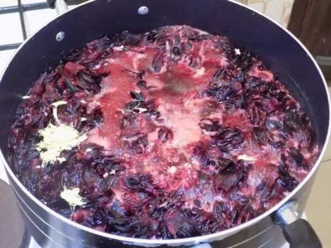 Making Zobo drink in Nigeria Making Zobo drink in Nigeria