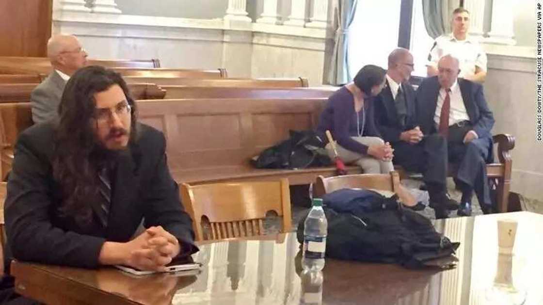 Parents take their 30-year-old son to court because he refuses to move out of their house Parents take their 30-year-old son to court because he refuses to move out of their house