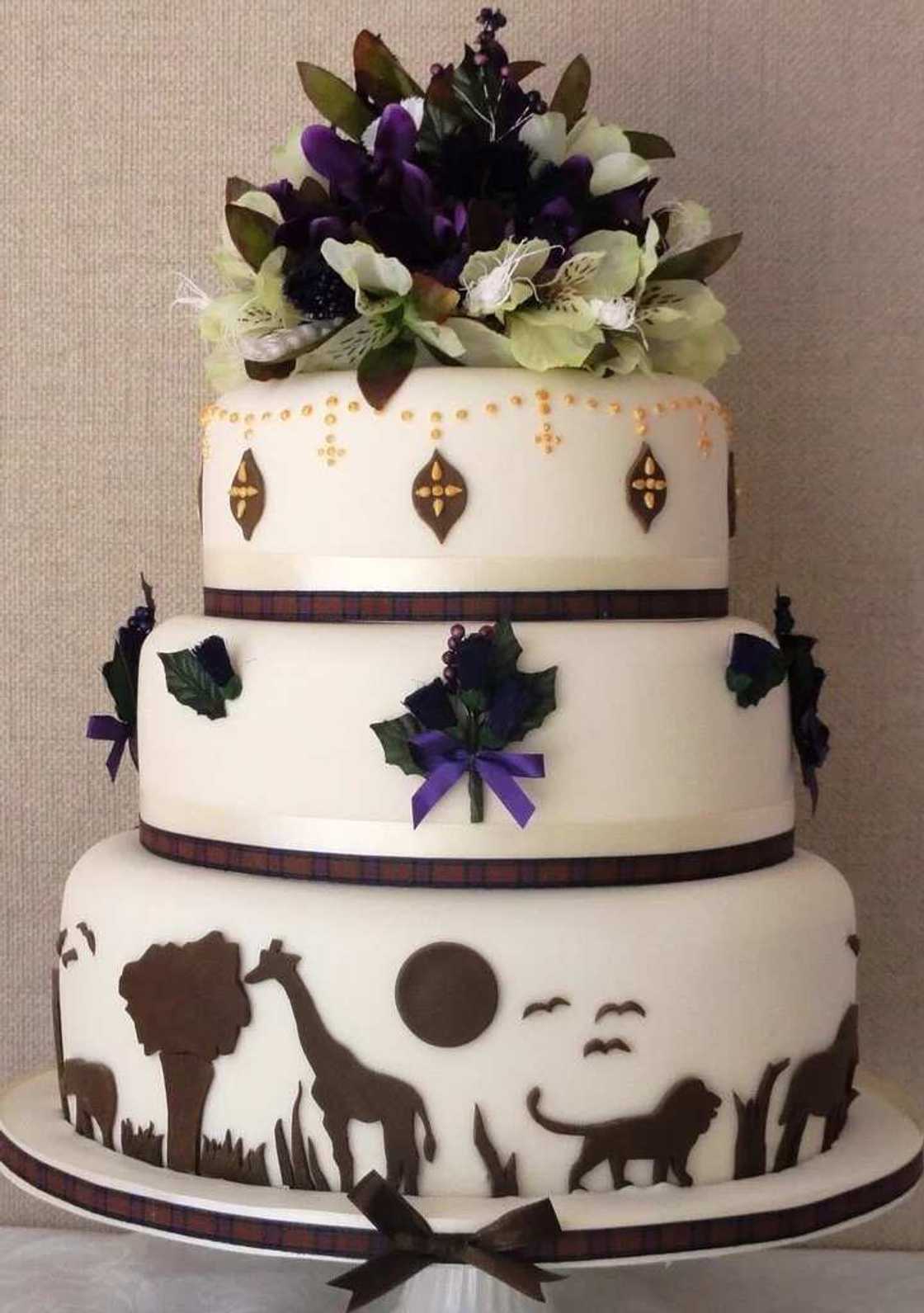 Wedding anniversary cake in African style with decor Wedding anniversary cake in African style with decor