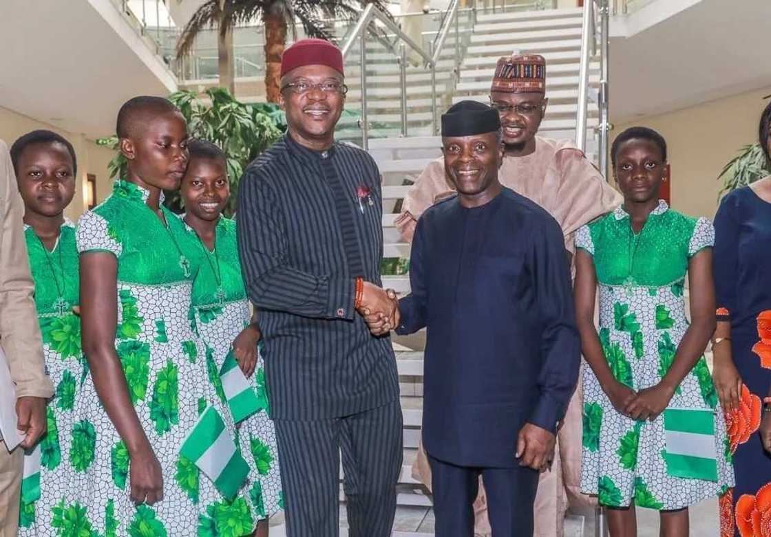 Osinbajo ya karbi bakuncin 'yan matan Najeriya da suka yi bajinta a Amurka Osinbajo ya karbi bakuncin 'yan matan Najeriya da suka yi bajinta a Amurka