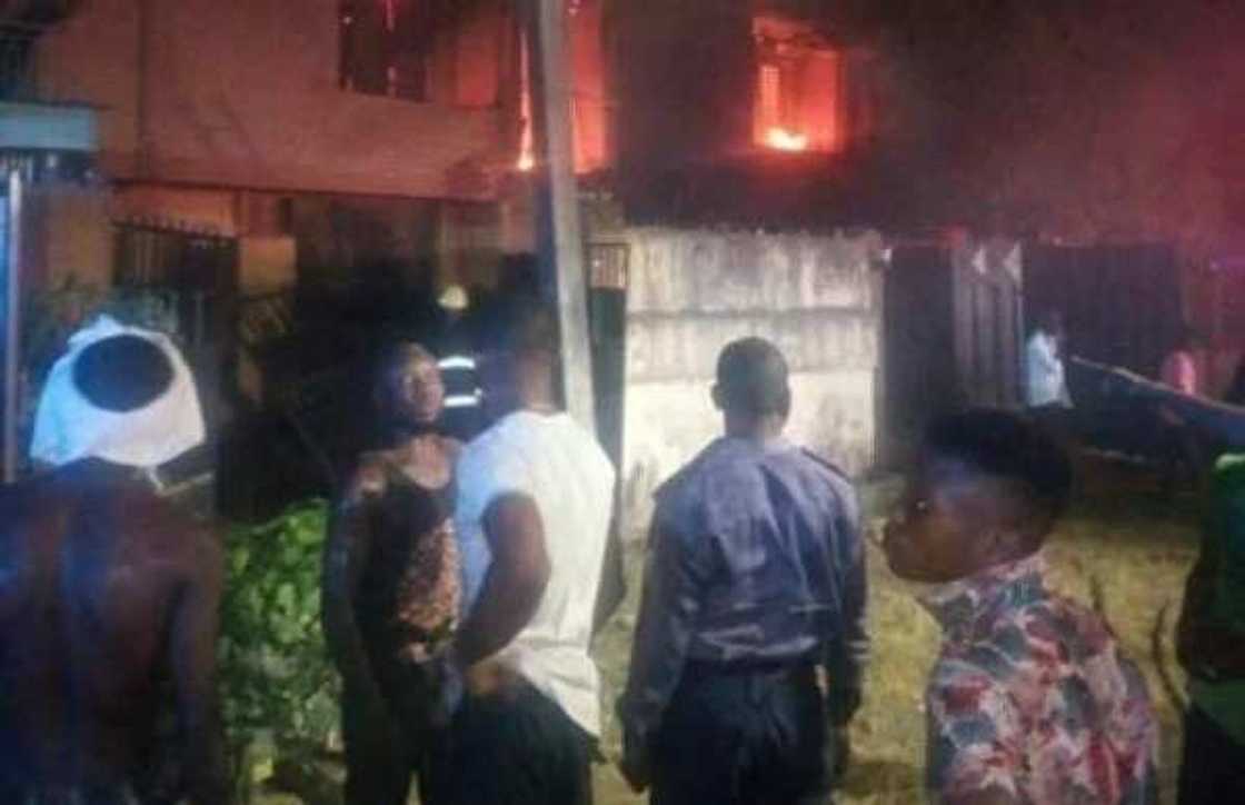 Tears as fire razes 3 buildings in Lagos, properties lost Tears as fire razes 3 buildings in Lagos, properties lost