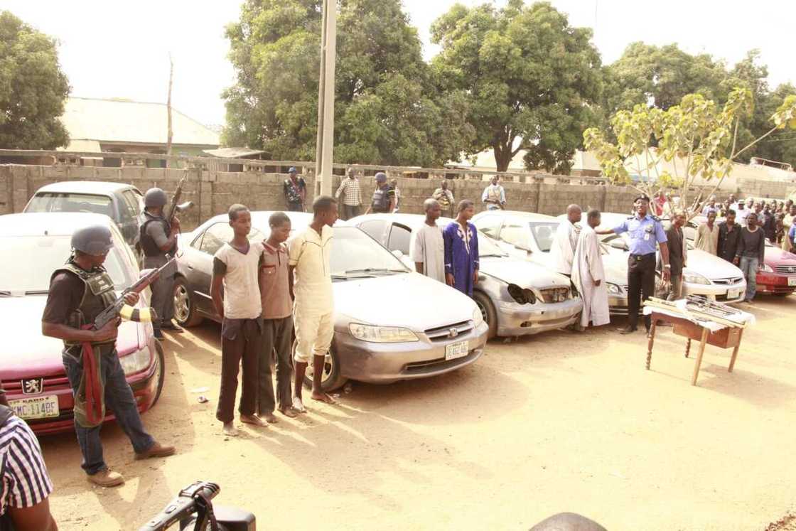 Dubi hotunan 'yan ta'adda da suka addabi matafiya a kan hanyar Suleja zuwa Bidda Dubi hotunan 'yan ta'adda da suka addabi matafiya a kan hanyar Suleja zuwa Bidda