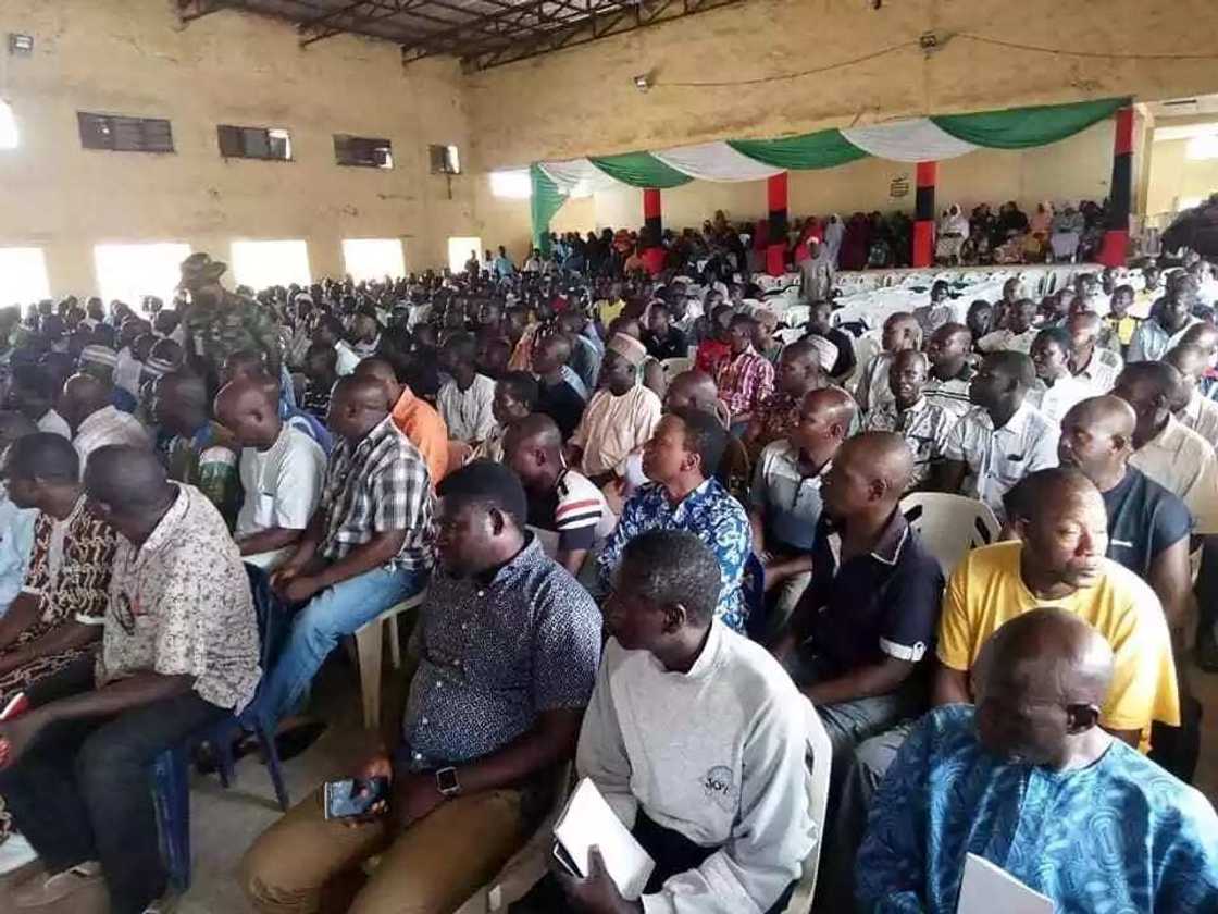 Atisayen AYEM AKPATUMA: Duba hotunan aiyukan jin kai da dakarun soji keyi a jihar Taraba Atisayen AYEM AKPATUMA: Duba hotunan aiyukan jin kai da dakarun soji keyi a jihar Taraba