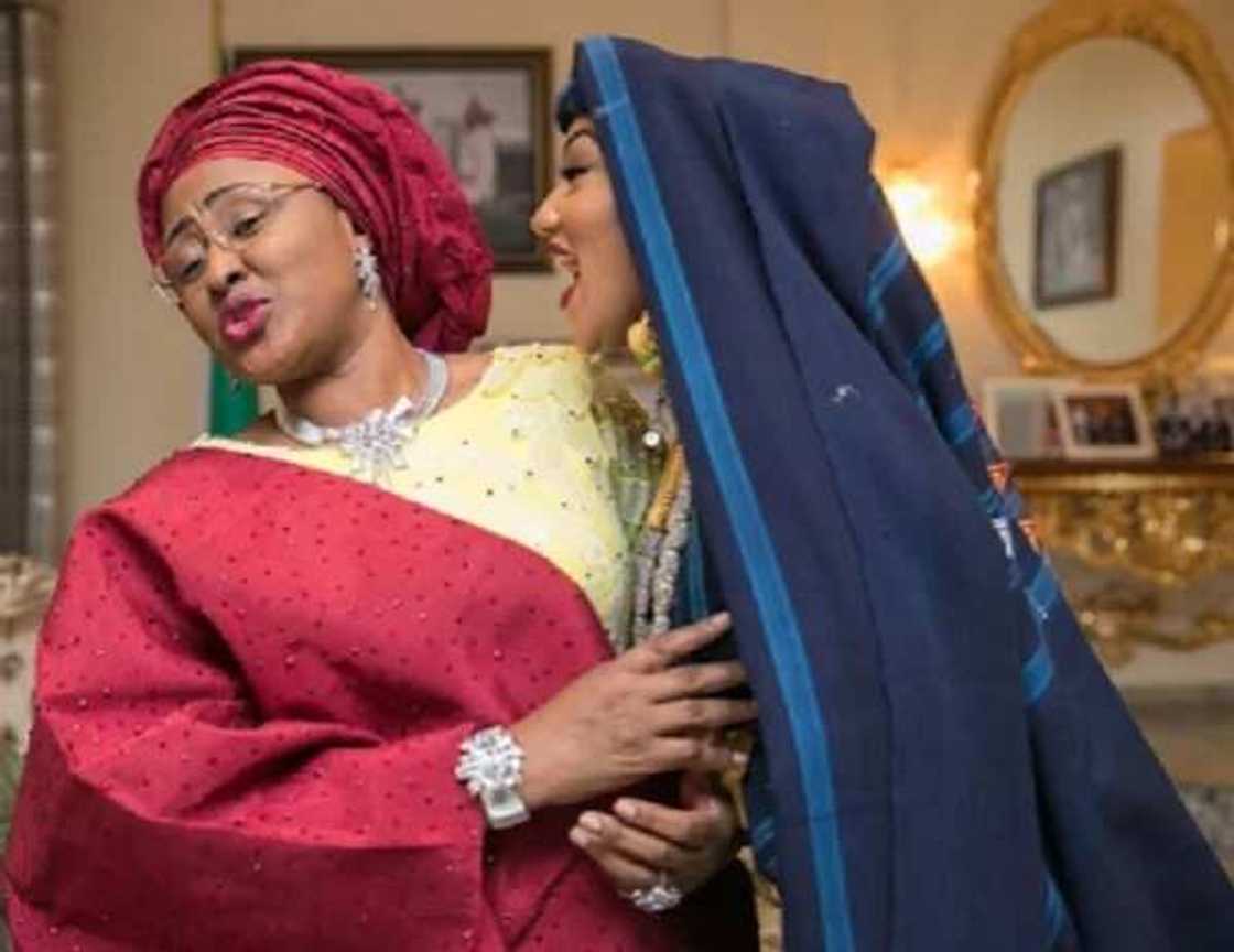 Tsirarun hotunan Aisha Buhari guda 9 da ya kamata ku gani Tsirarun hotunan Aisha Buhari guda 9 da ya kamata ku gani