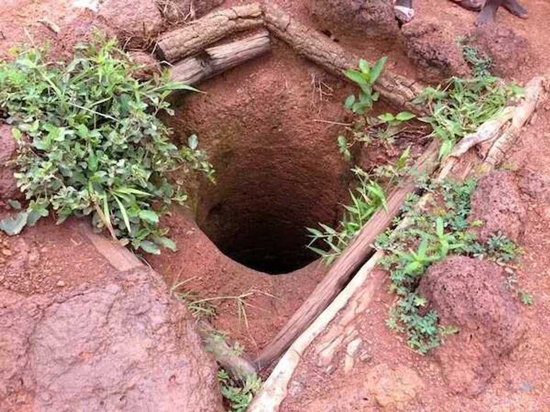 Matsalolin rayuwa sun sanya wani mutum halaka a Kano bayan ya caka ma kansa wuƙa, ya afka rijiya Matsalolin rayuwa sun sanya wani mutum halaka a Kano bayan ya caka ma kansa wuƙa, ya afka rijiya