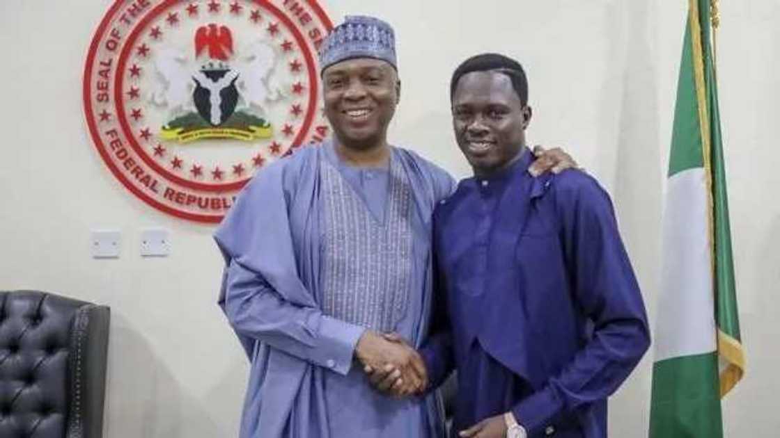 Saraki ya sha ruwa tare da su Ali Nuhu Saraki ya sha ruwa tare da su Ali Nuhu