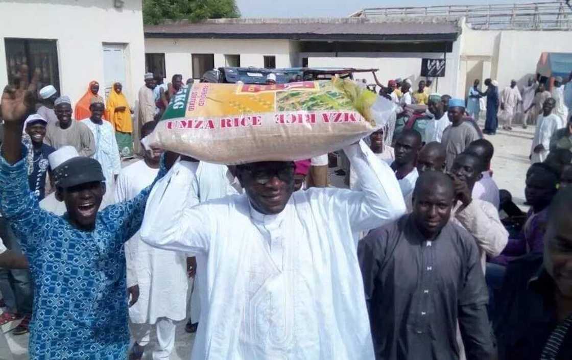 Karyar banza ce; Ina nan a APC Inji Honarabul Abdulmumin Jibrin Karyar banza ce; Ina nan a APC Inji Honarabul Abdulmumin Jibrin
