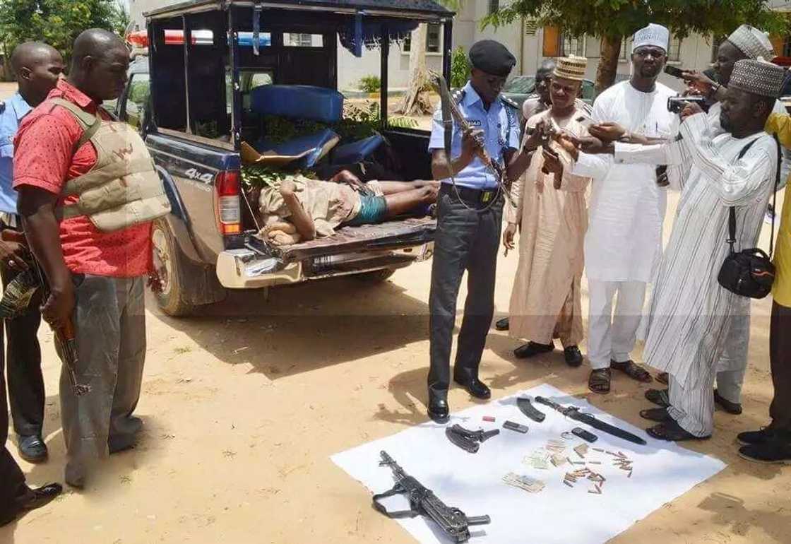 Yansanda sun ga bayan ýan fashin da suka addabi garin Bichi na jihar Kano (Hotuna) Yansanda sun ga bayan ýan fashin da suka addabi garin Bichi na jihar Kano (Hotuna)