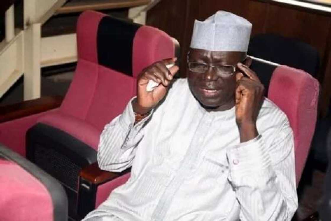 Barawon da ya sace biliyan 33 na yan fansho ya dawo da biliya 23 tare da fuskantar shekaru 6 a Kurkuku Barawon da ya sace biliyan 33 na yan fansho ya dawo da biliya 23 tare da fuskantar shekaru 6 a Kurkuku