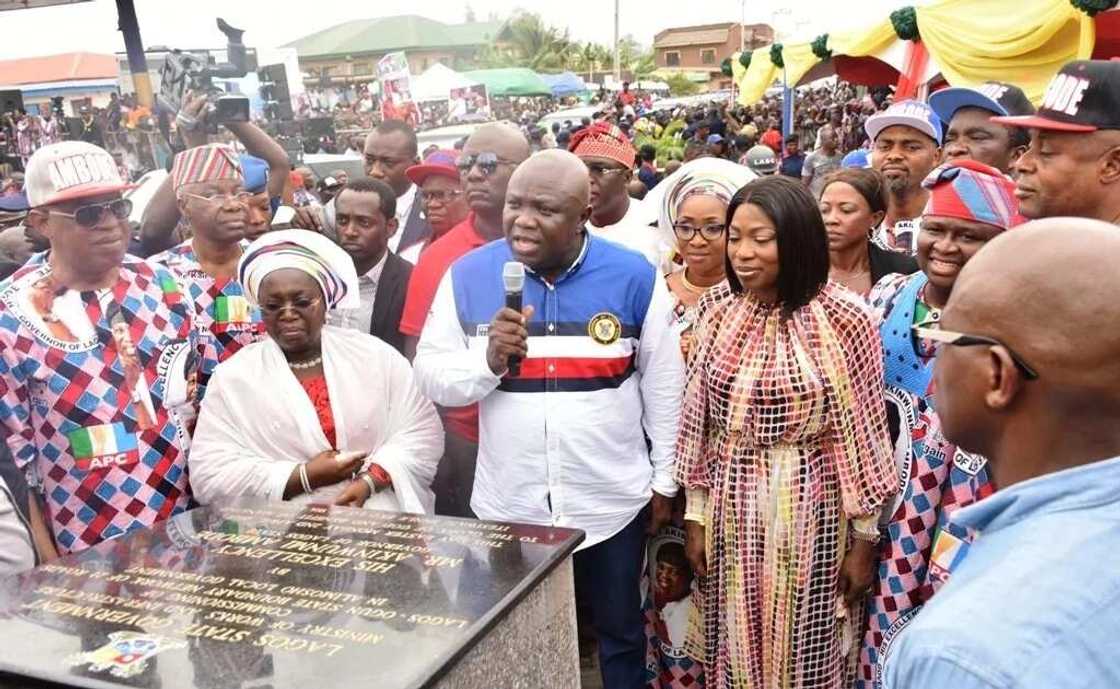 Ambode presents 21 roads to Lagosians as Easter gift, says he is creating new economy Ambode presents 21 roads to Lagosians as Easter gift, says he is creating new economy