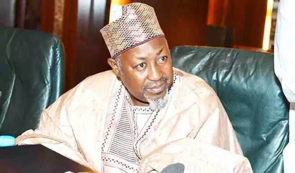 Dan majalisar tarayya daga jihar Jigawa ya sha da kyar a hannun masu zanga-zanga Dan majalisar tarayya daga jihar Jigawa ya sha da kyar a hannun masu zanga-zanga