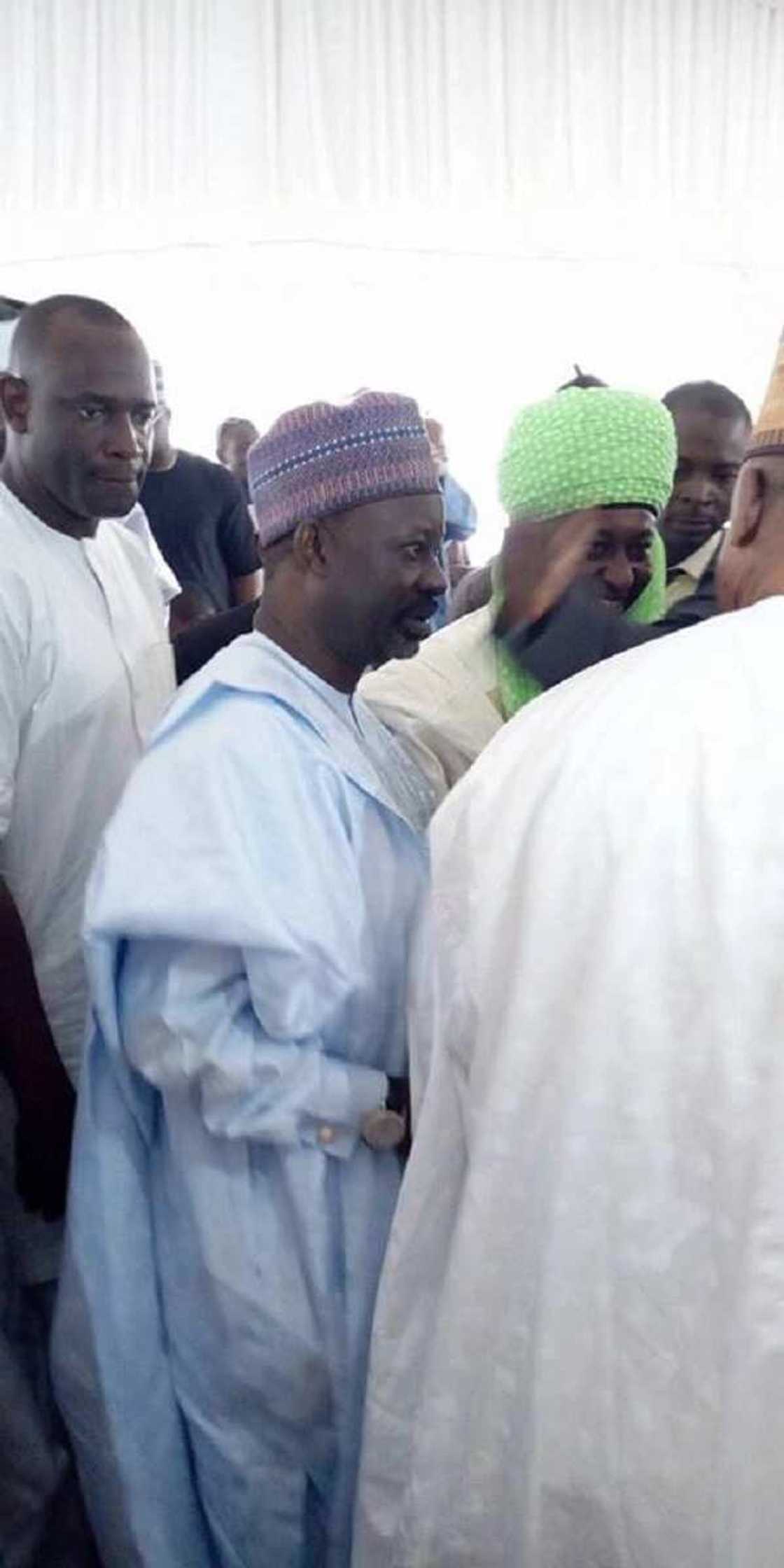 Daya daga cikin dan takarar shugaban kasa a PDP a aurar da dansa, kalli hotuna Daya daga cikin dan takarar shugaban kasa a PDP a aurar da dansa, kalli hotuna