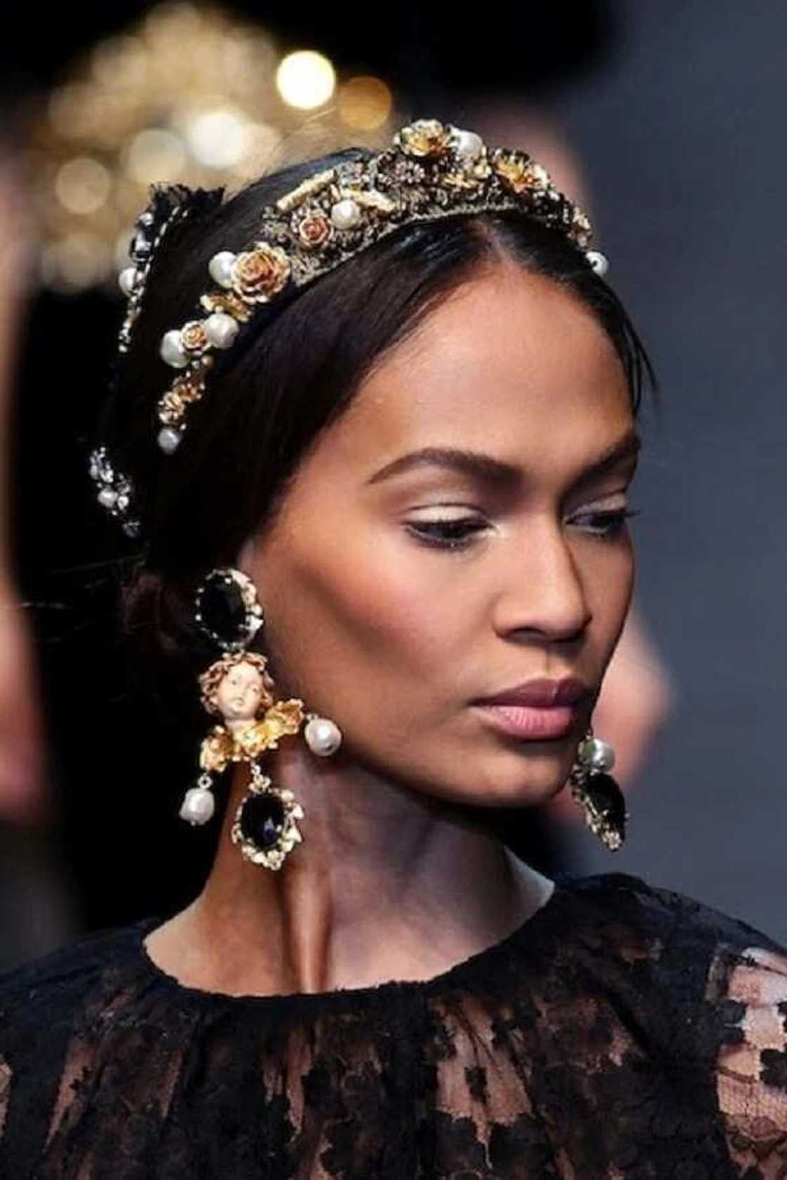 Tiara with beads Tiara with beads