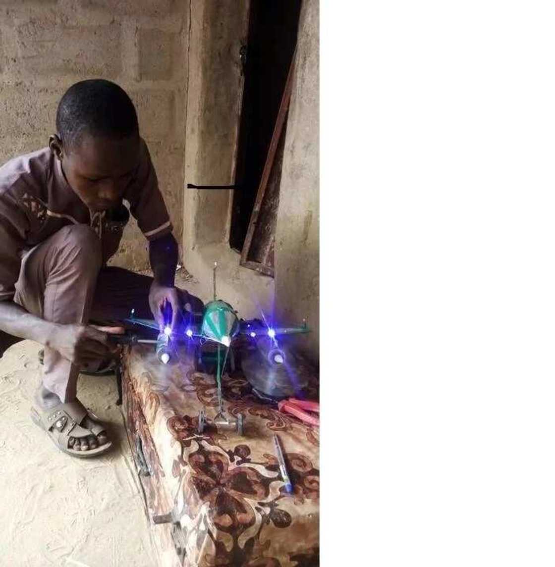 Labarai cikin Hotuna: Matashi yayi fasahar kera jirgin sama a jihar Yobe Labarai cikin Hotuna: Matashi yayi fasahar kera jirgin sama a jihar Yobe