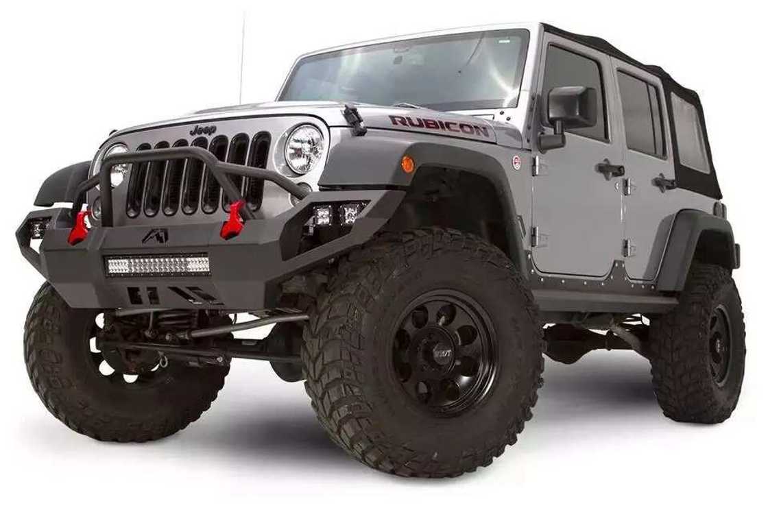 Gwamnatin tarayya ta janye zargin da take yiwa ma’aikacinta akan motocin alfarma 86 da gidaje da yake dasu Gwamnatin tarayya ta janye zargin da take yiwa ma’aikacinta akan motocin alfarma 86 da gidaje da yake dasu