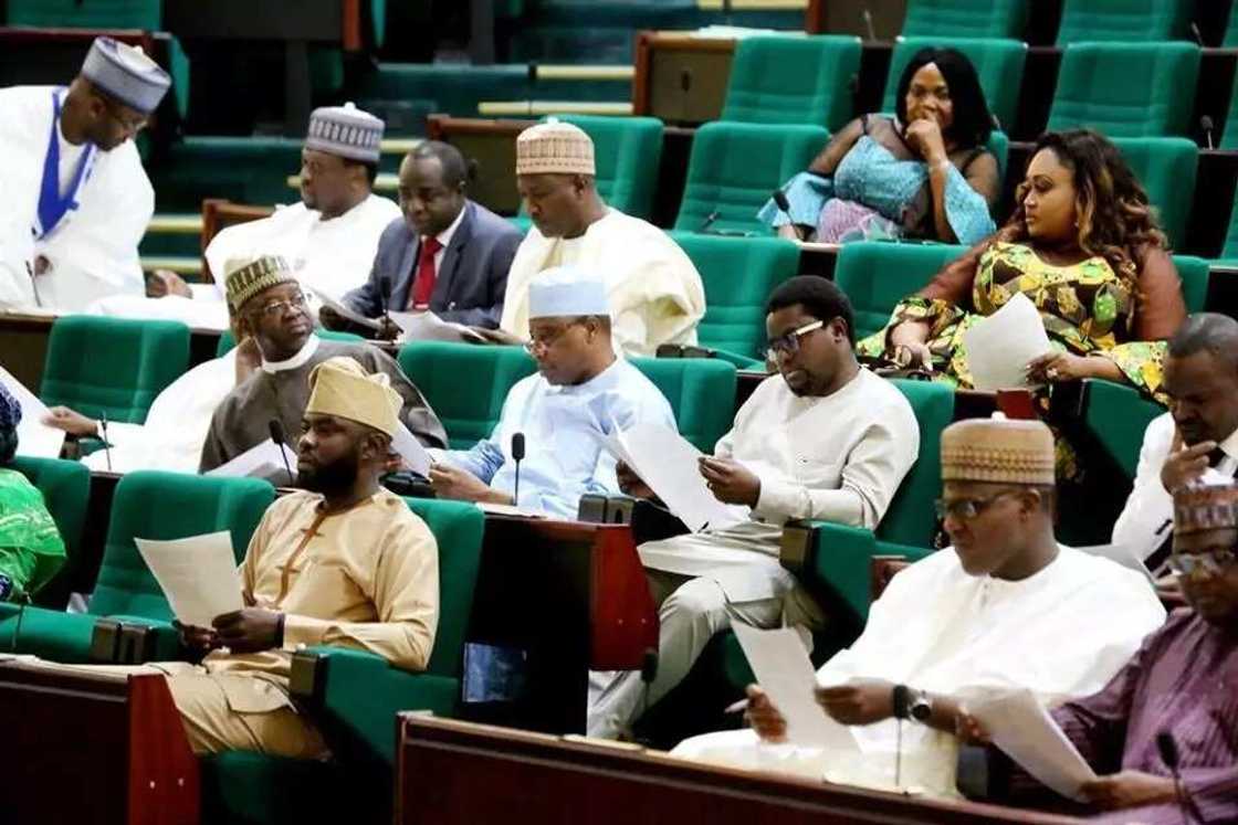 Da duminsa: Jerin sunayen ‘yan majalisar wakilai 37 da suka fita daga APC Da duminsa: Jerin sunayen ‘yan majalisar wakilai 37 da suka fita daga APC