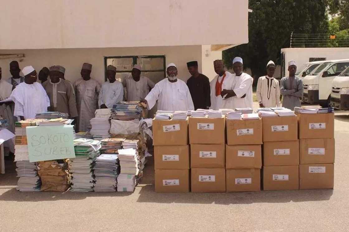 Ayyukan 10 da gwamnatin Sakwato ta kaddamar a ranar demokradiyya (Hotuna) Ayyukan 10 da gwamnatin Sakwato ta kaddamar a ranar demokradiyya (Hotuna)