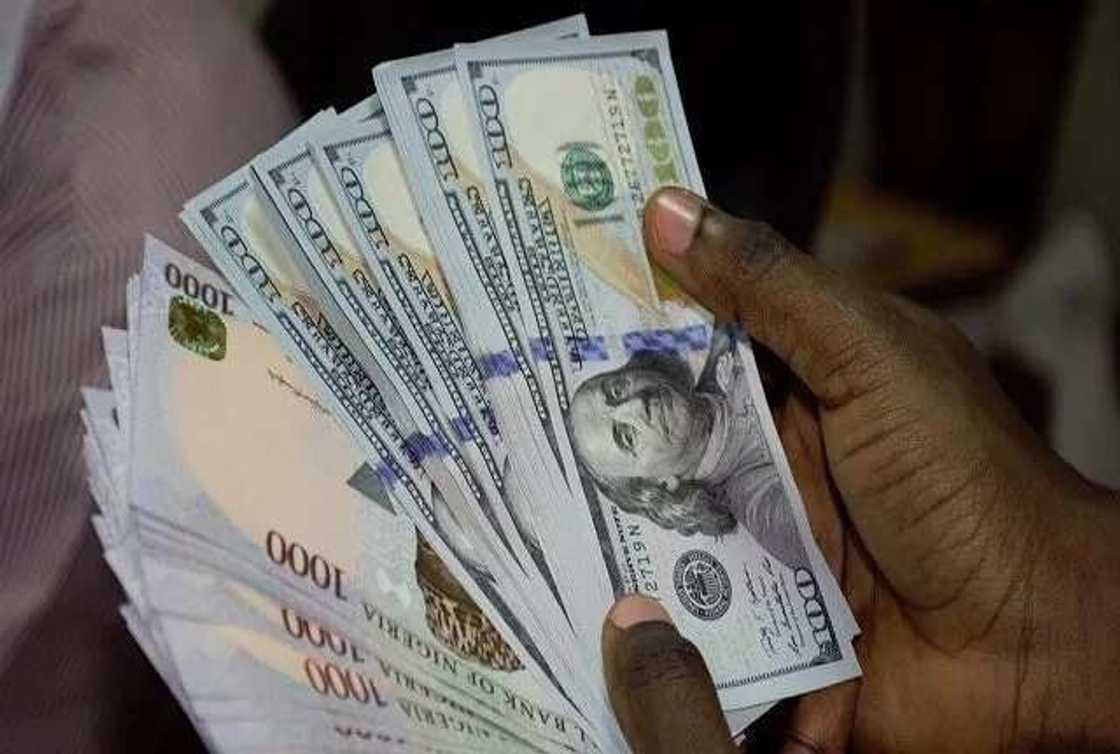 Babban bankin Najeriya CBN ya sake antayo dala kasuwannin canji don tsare Naira daga durkushe wa Babban bankin Najeriya CBN ya sake antayo dala kasuwannin canji don tsare Naira daga durkushe wa