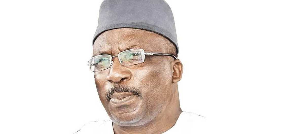 Kananan makamai na kara hura wutar rikicin manoma da makiyaya – in ji Dambazau Kananan makamai na kara hura wutar rikicin manoma da makiyaya – in ji Dambazau