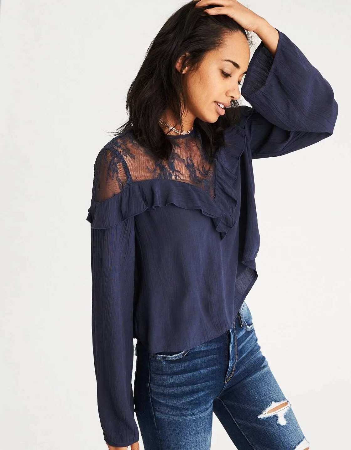 Blouse with lace décolleté