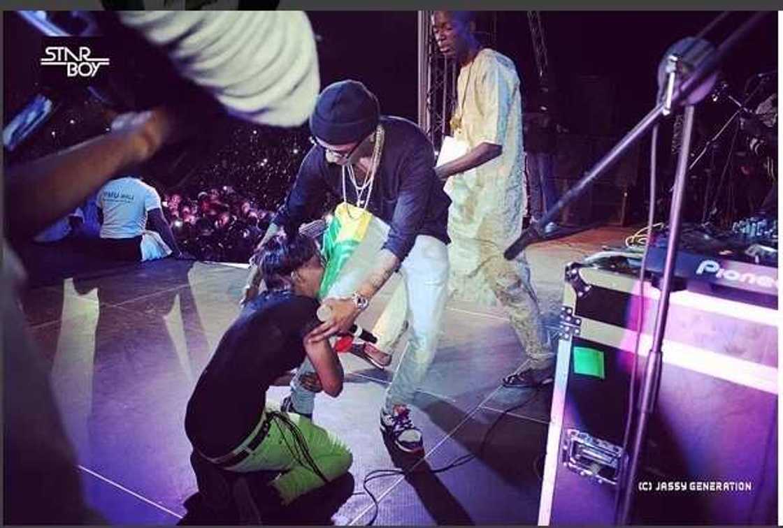 See How Malian Fans Worshiped Wizkid See How Malian Fans Worshiped Wizkid