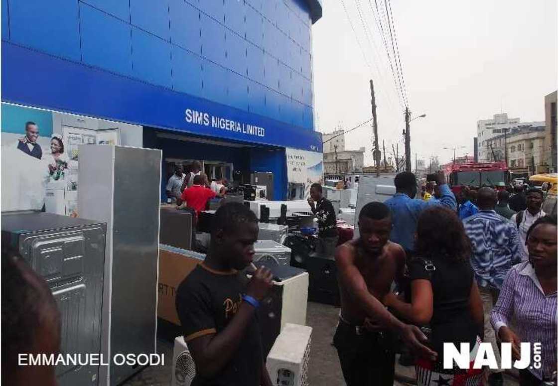 BREAKING: Samsung Digital Centre On Fire (PHOTOS)