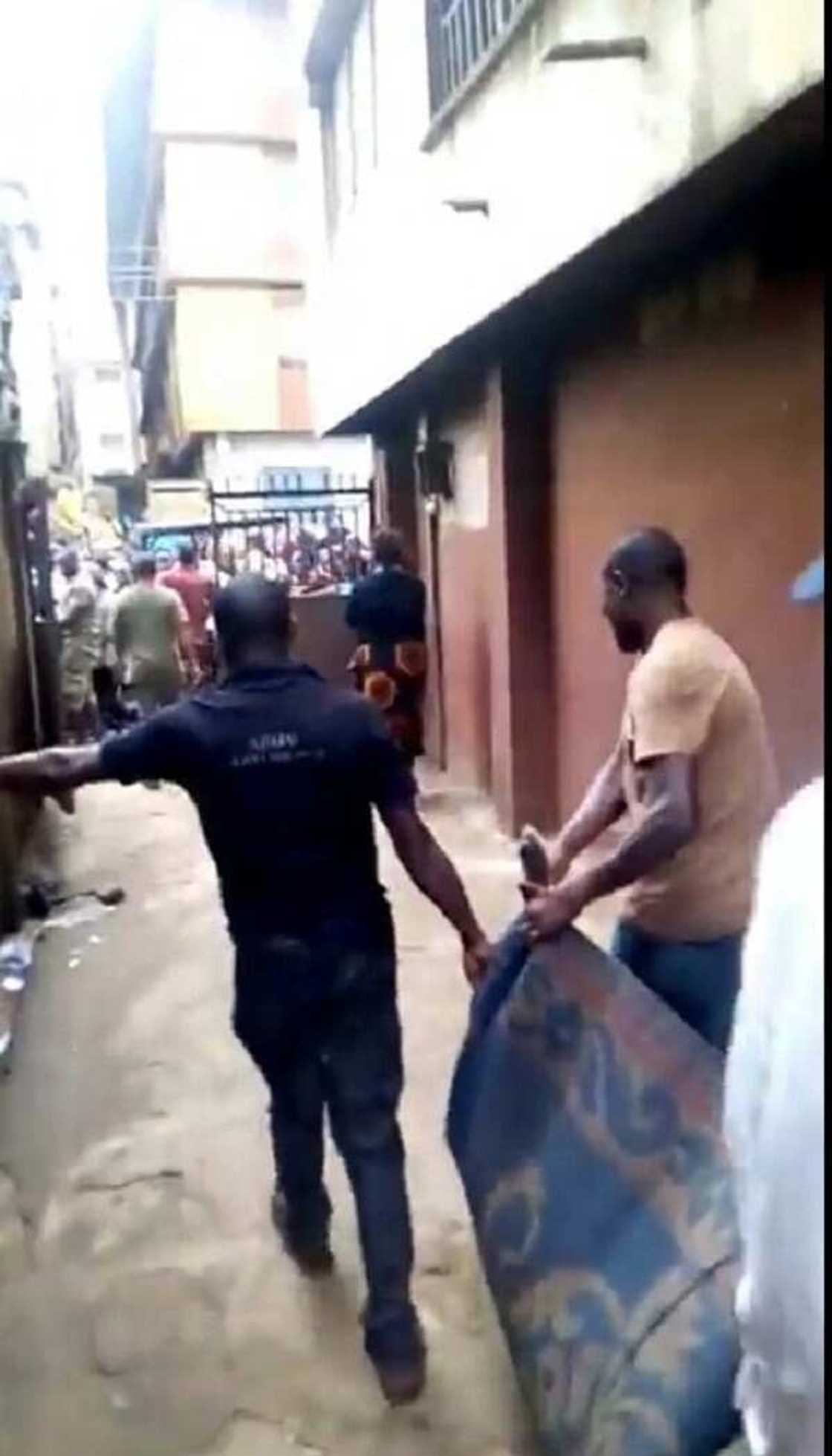 Tabargaza: Magidanci ya saka tabarya ya buge matar sa har lahira Tabargaza: Magidanci ya saka tabarya ya buge matar sa har lahira