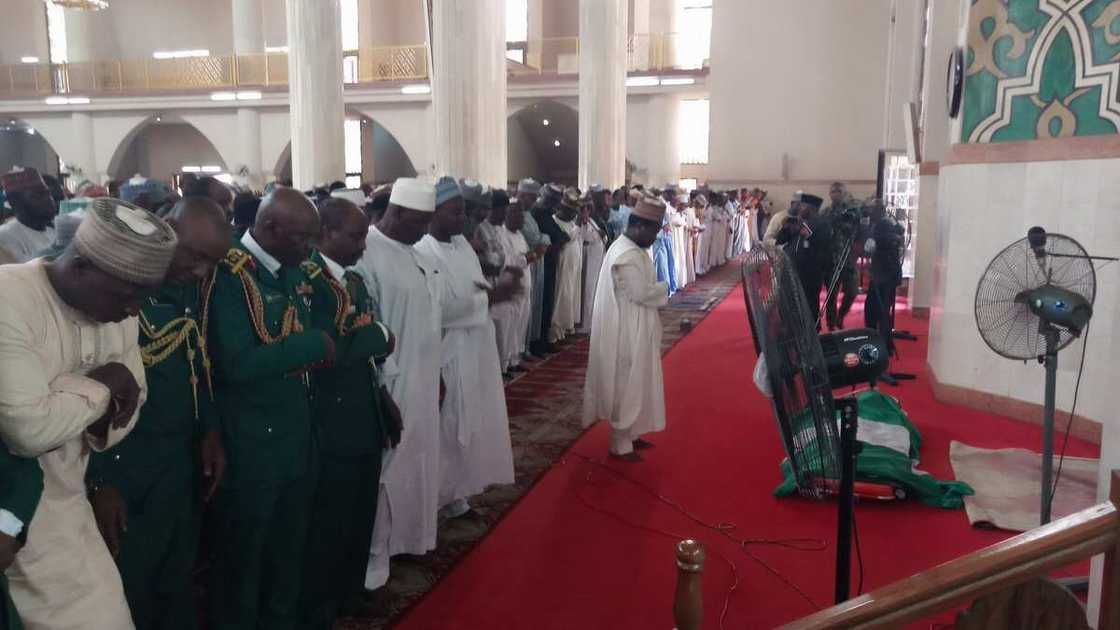 Hotunan jana'izar Janar Idris Alkali da aka gudanar a Abuja Hotunan jana'izar Janar Idris Alkali da aka gudanar a Abuja