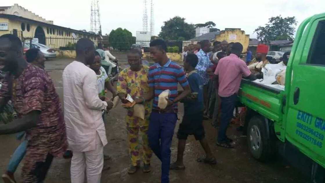 Fayose's aide Sunshine Anifowose leads stomach infrastructure train in Ekiti (photos) Fayose's aide Sunshine Anifowose leads stomach infrastructure train in Ekiti (photos)