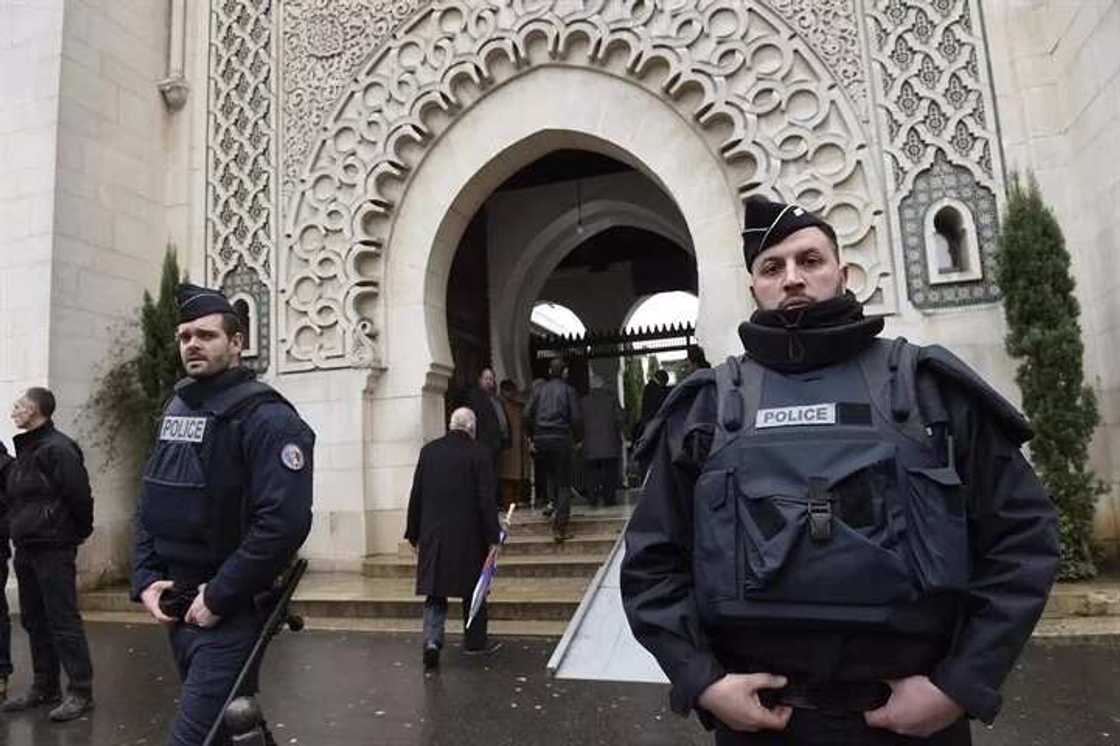 Kashedin ka da taba addinin Allah - Musulman Faransa sun fadawa shugaba Macron Kashedin ka da taba addinin Allah - Musulman Faransa sun fadawa shugaba Macron