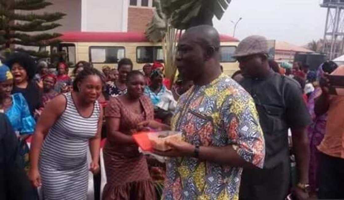 Ekweremadu donates goods worth millions of naira to IDP camps, fetes Enugu widows Ekweremadu donates goods worth millions of naira to IDP camps, fetes Enugu widows