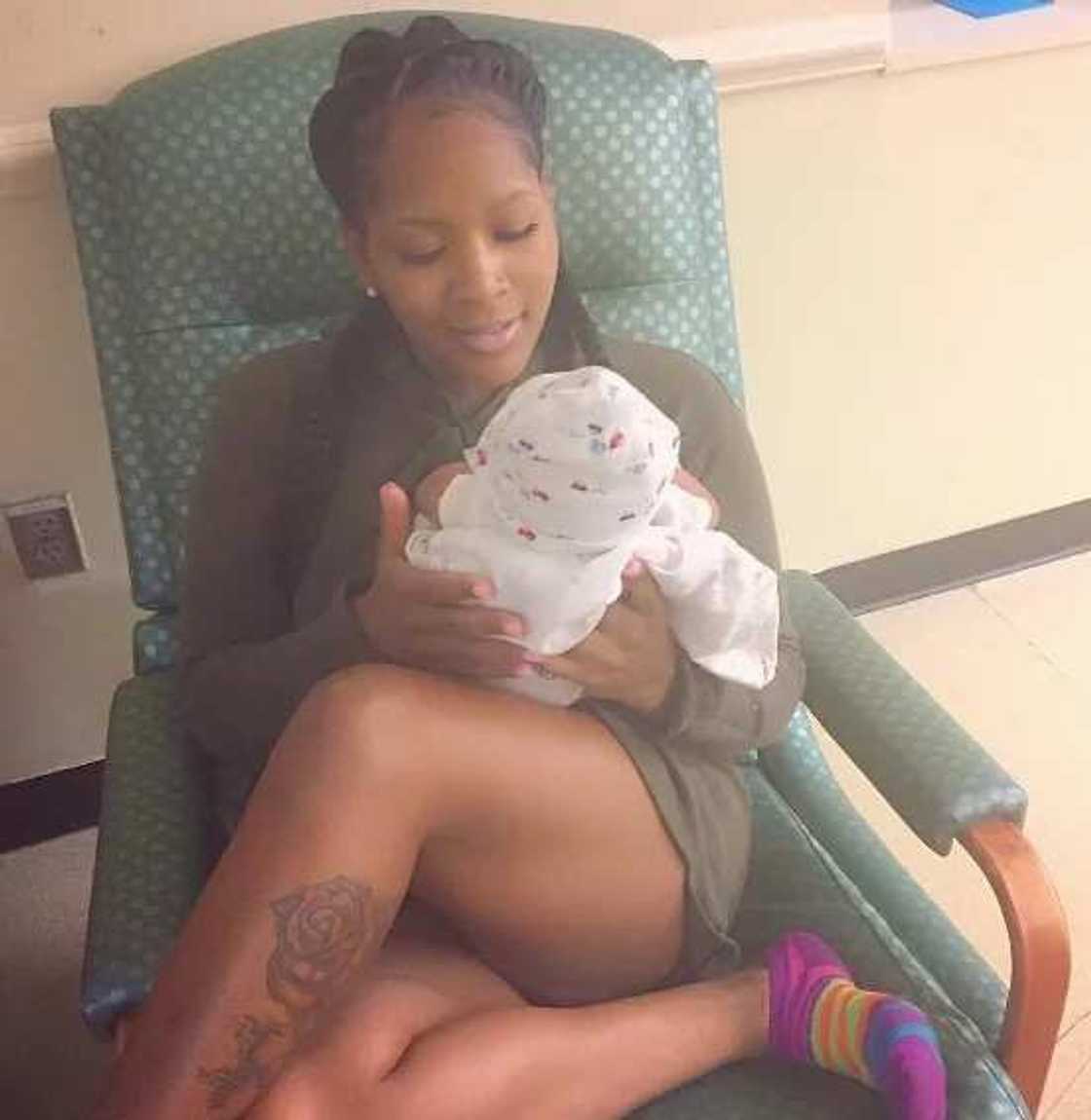 ku dubi matashiyar da ta haifi yara 9 (hotuna) ku dubi matashiyar da ta haifi yara 9 (hotuna)