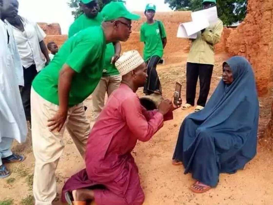 Aikin bada tallafin N5000 ga gajiyayyu ya kankama a jihar Jigawa (Hotuna) Aikin bada tallafin N5000 ga gajiyayyu ya kankama a jihar Jigawa (Hotuna)