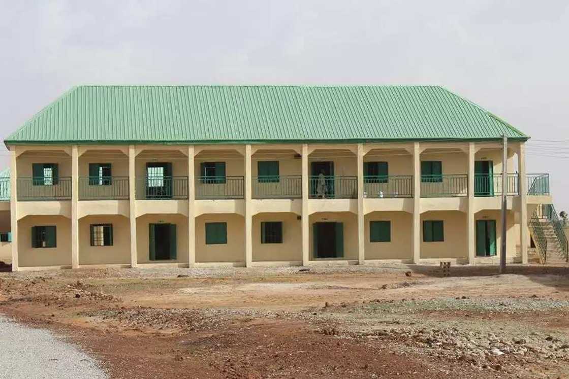 Ayyukan 10 da gwamnatin Sakwato ta kaddamar a ranar demokradiyya (Hotuna) Ayyukan 10 da gwamnatin Sakwato ta kaddamar a ranar demokradiyya (Hotuna)