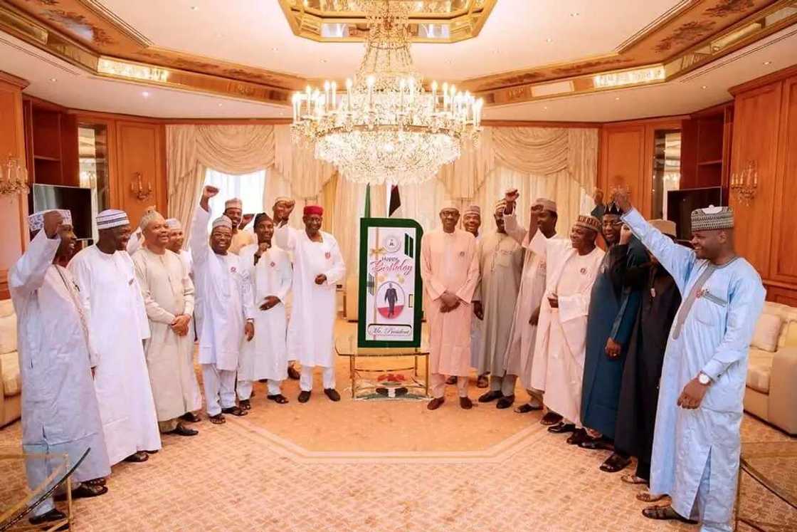 Dubi yadda Buhari ya yi murnar zagayowar ranar haihuwar sa bayan yaki amincewa a yi masa fareti Dubi yadda Buhari ya yi murnar zagayowar ranar haihuwar sa bayan yaki amincewa a yi masa fareti