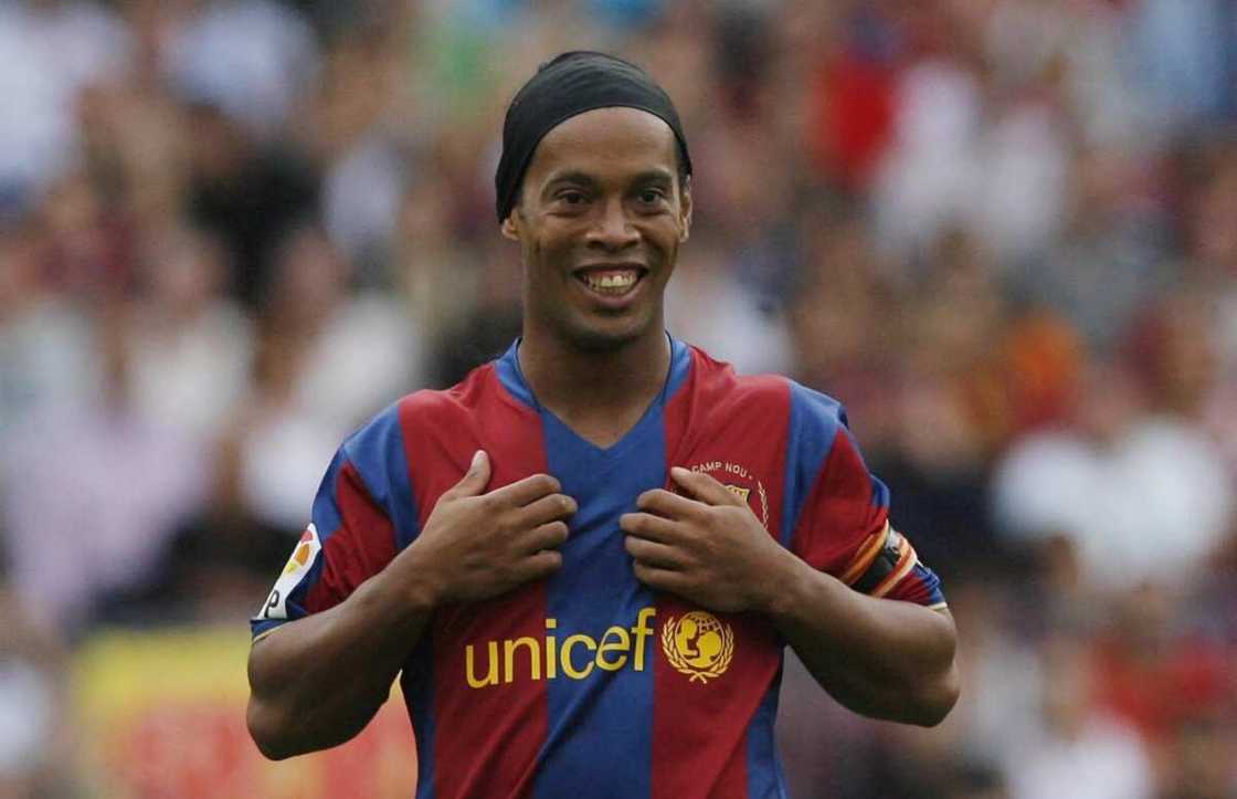 Jay Jay Okocha na Najeriya ne gwani na-Inji Ronaldinho Jay Jay Okocha na Najeriya ne gwani na-Inji Ronaldinho