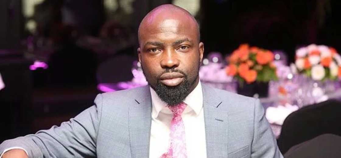 BREAKING: Audu Maikori collapses at Muson Center while taking selfie BREAKING: Audu Maikori collapses at Muson Center while taking selfie